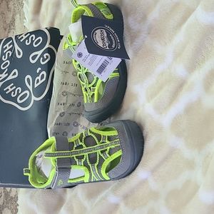 OshKosh B'gosh washable kids shoe.